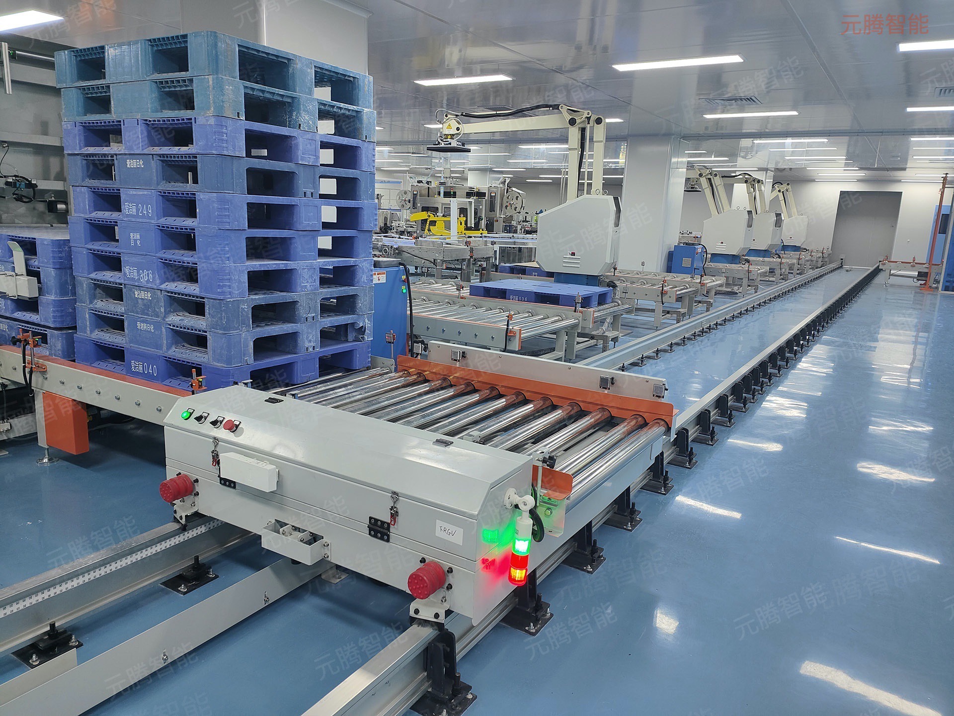 軌道車+碼垛機器人 軌道車+碼垛機器人